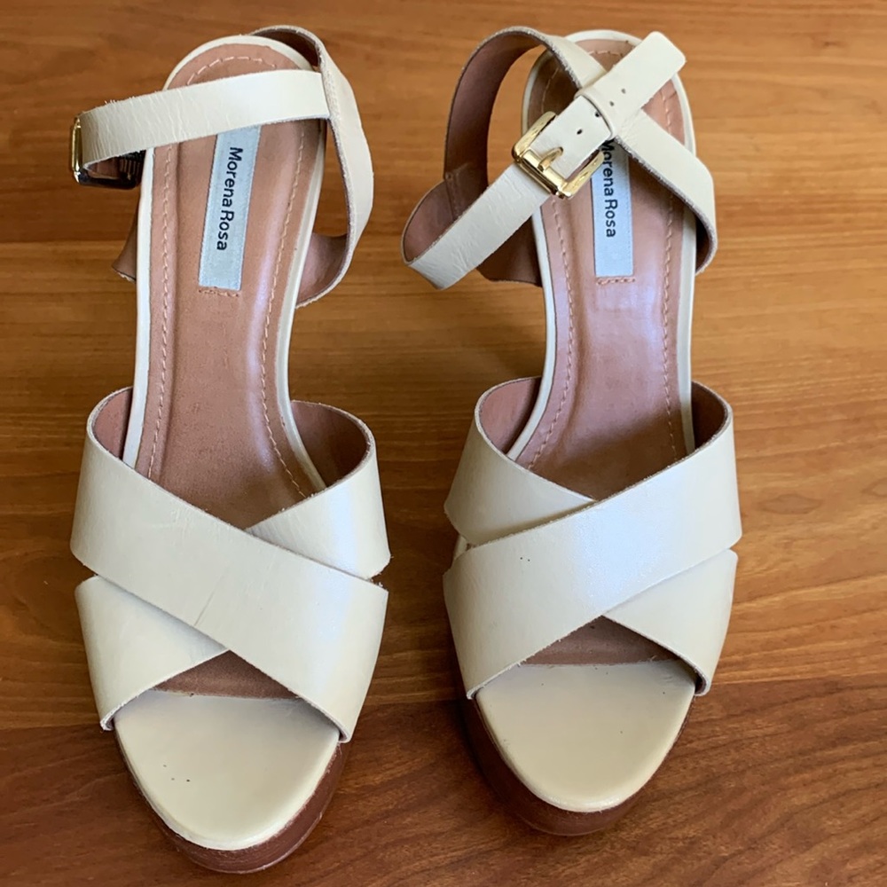 Very comfortable Nude color, very sexy for this Summer, I used it one time.